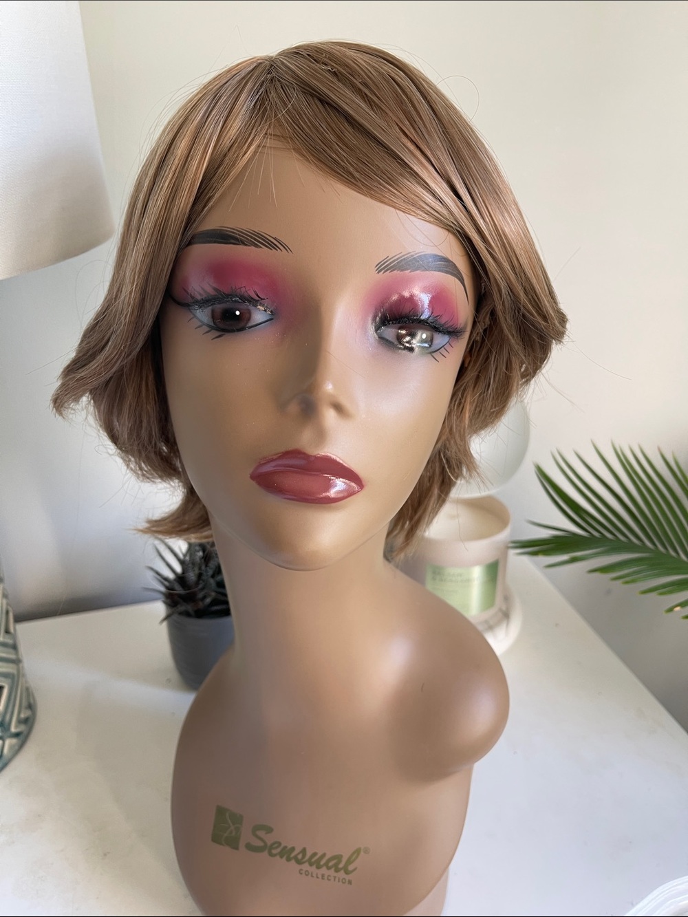 Women's Short Light Brown Wig - Natural Light Brown